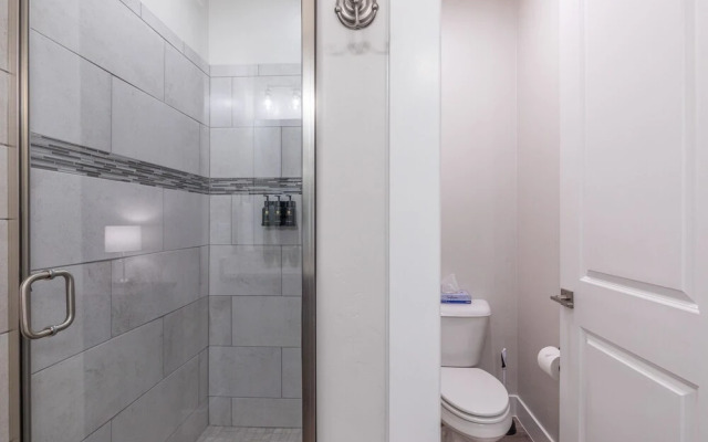 Stargazer Luxury Condo, Rooftop Views, Private Hot Tub