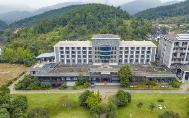Jindaoxia Liangjiang Holiday Hotel
