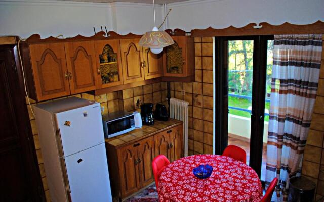 Sunny Beach Apartment Near Sounion