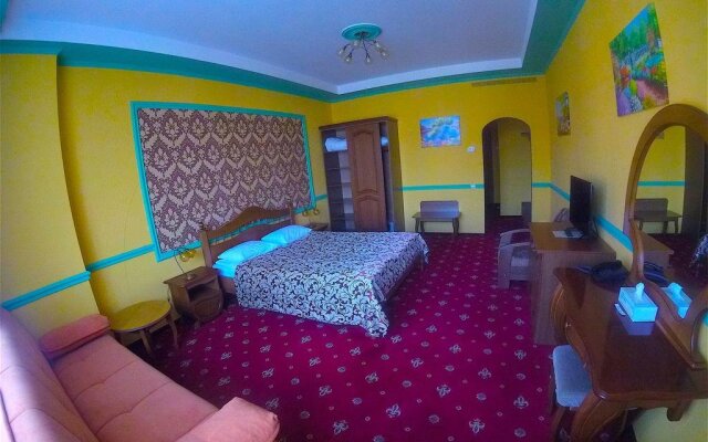 Tiso Hotel