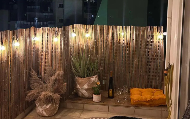 Central & Comfortable, with Acropolis view