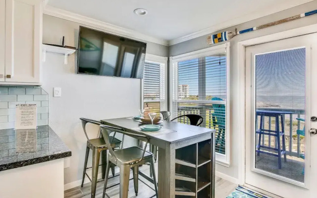 Seascape 2317 Studio Bedroom Condo by RedAwning