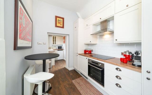 The Gate Lodge - Modern and Period Combined