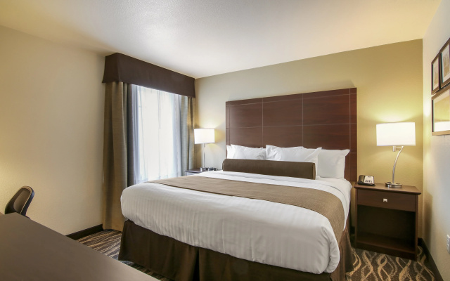 Cobblestone Inn & Suites at UW Stout Downtown Menomonie