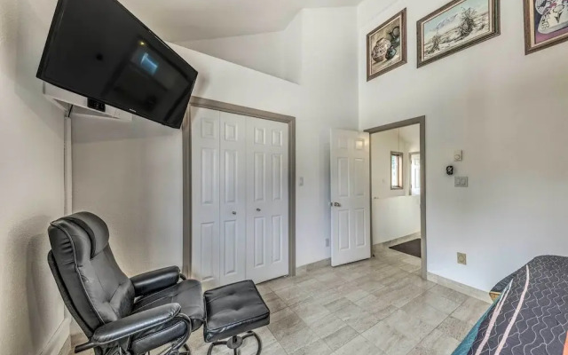 Cozy Cloudcroft Townhome ~ 1 Mi to Burro Ave!