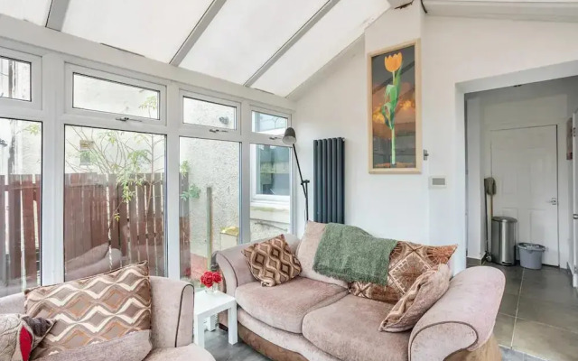 Captivating 2-bed House in Hamilton With Jacuzzi