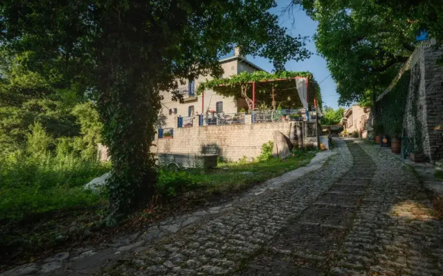 Arktouros Hotel