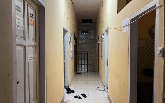 OYO 93412 Kost Irma Syariah Near UPTD SMP Negeri 8 Parepare