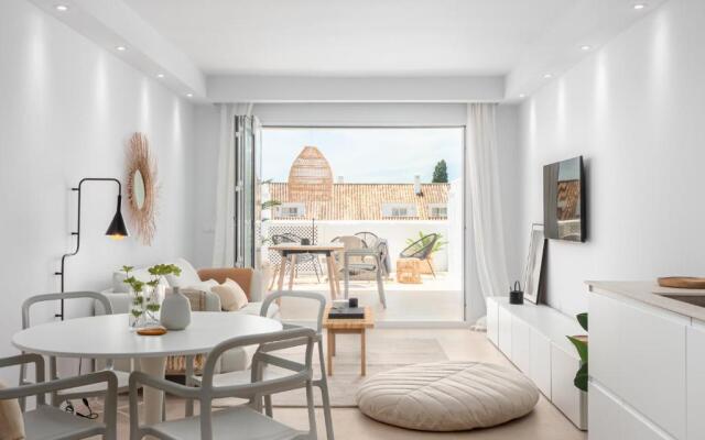 FRESH Renovated 2 bed Apt in best location RDR236