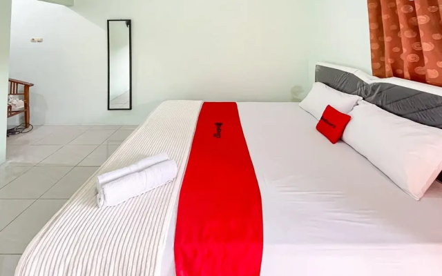 RedDoorz Syariah Near RS Bhayangkara Nganjuk