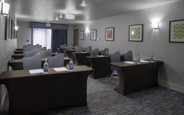 Holiday Inn Express & Suites Interstate 90 by IHG