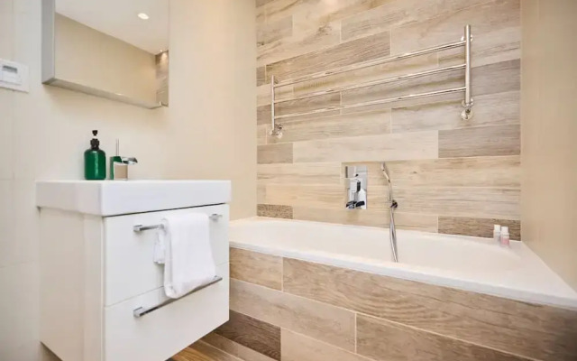 The Regent s Park Scenery - Spacious 3bdr House w Garden and Study Room