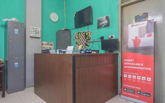 RedDoorz Hostel near Braga Citywalk