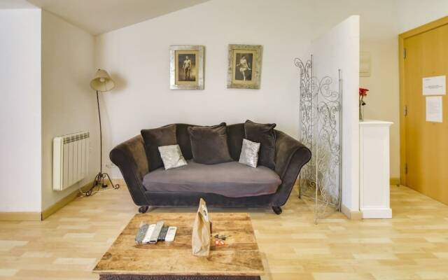 Fabulous 2 Bed with terrace close to Plaza España