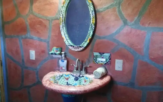 Bohemian Rustic 2-floor Suite, Walk to Plaza/beach