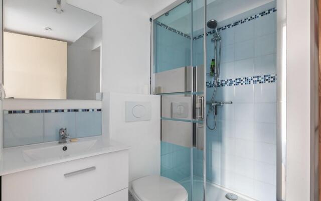 Modern Villa in Roquebrun with Private Pool