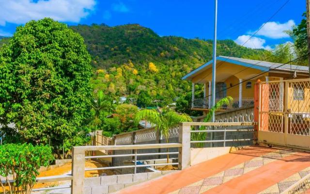 Carolyn's View Guest House