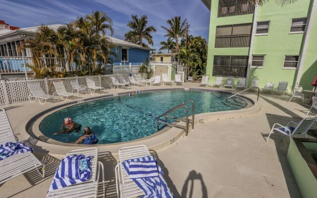 Kona Beach Club 101