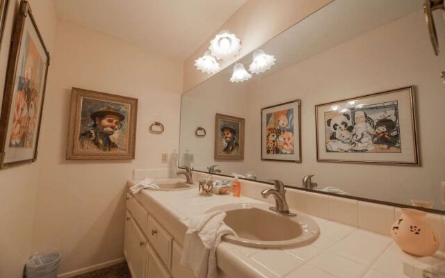 Lakefront Viking Oasis