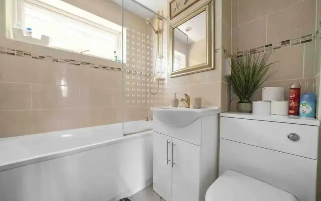 Tranquil Aylesford Retreat With 5 Bedrooms