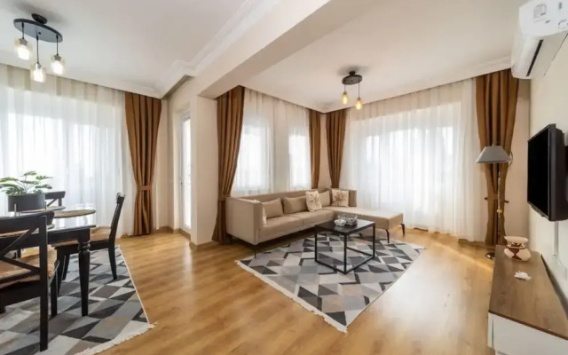 Spacious and Central Apartment near Lara Beach in Muratpasa, Antalya
