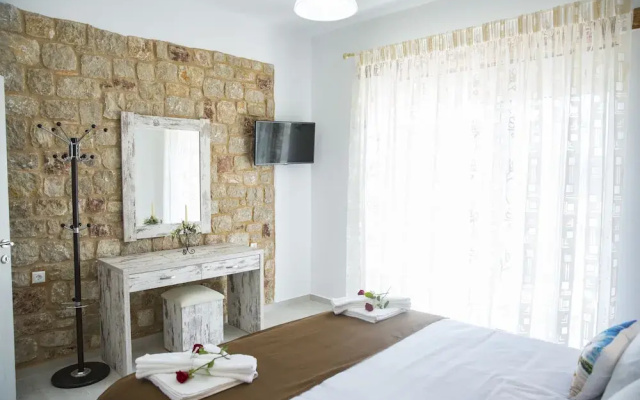 Haraki Stone Apartments