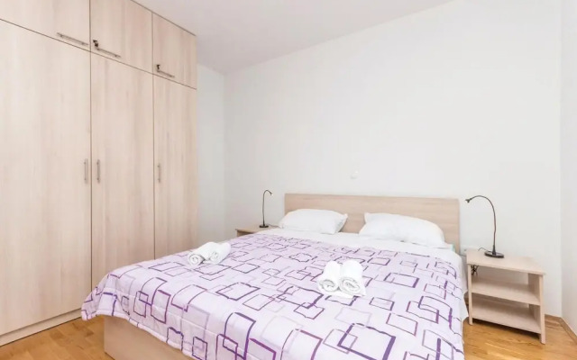 Beautiful Apartment in Maslenica With 2 Bedrooms and Wifi