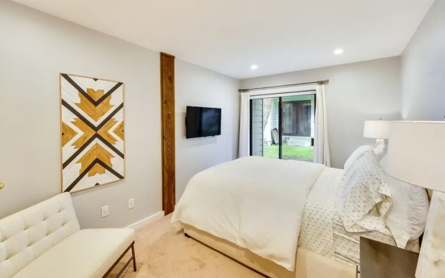 Walk to Main St & Lifts: Ketchum Townhouse!