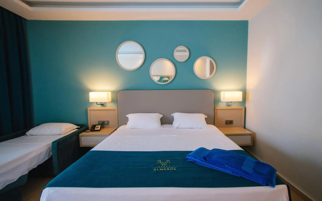 Almуros Beach Resort and Spa