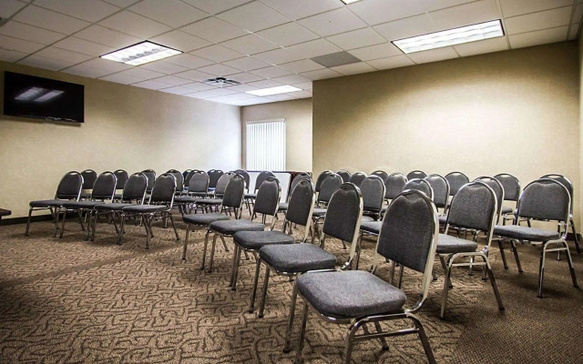 Quality Inn & Suites Fishkill South near I-84