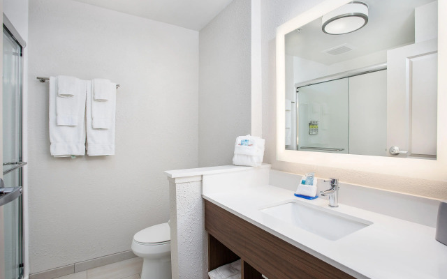 Holiday Inn Express & Suites Lexington W - Versailles by IHG