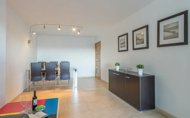 Apartment With 3 Bedrooms, sea Views and Pool
