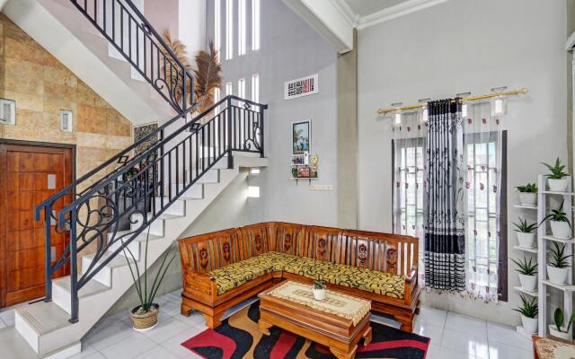 OYO 90687 Maharatu Homestay