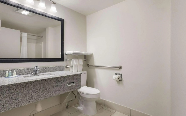 Quality Suites I-44