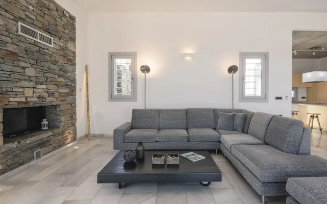 Luxury Villa With Pool And Sea View..!