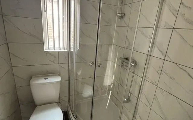 Luxe Spacious 5-bed House in Liverpool