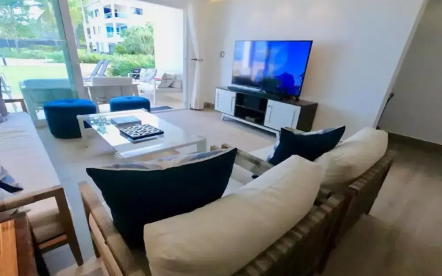 Wonderful 2-br Beach Front Apartment at Emotions