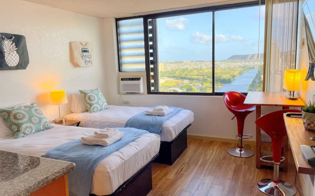 Cozy Hawaiian Monarch Condo by RedAwning