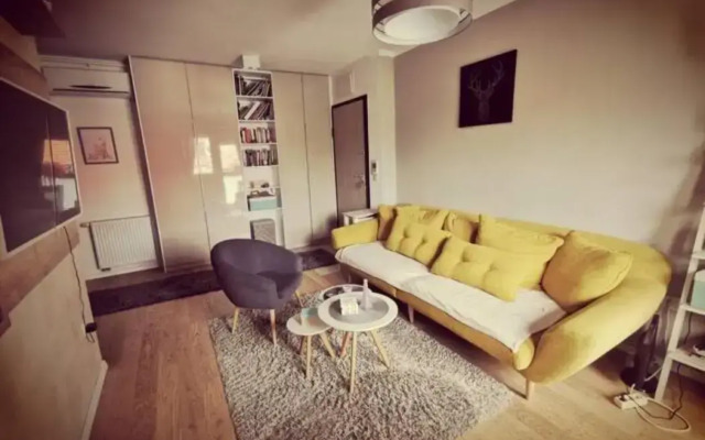 New elegant apartment with free parking and wifi