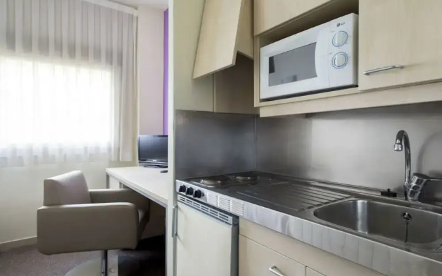 Albergue Residencia Universitaria Resa Los Abedules - Campus Accomodation