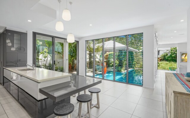Tranquil Waters - Luxury in Oceans Edge