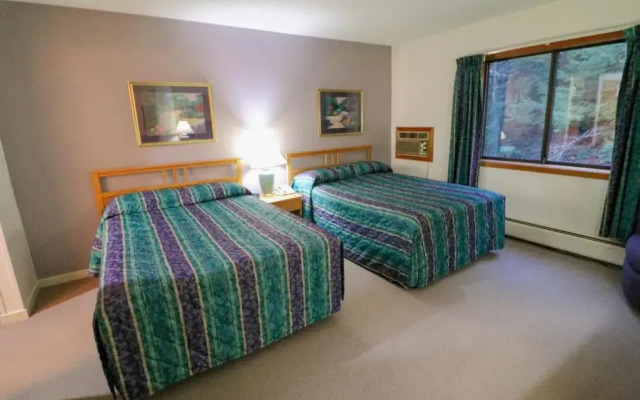 Cedarbrook Hotel Room w 2 Doubles 116