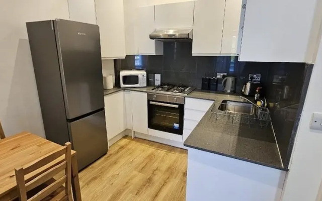 London Charm - Moscow Road Apartment