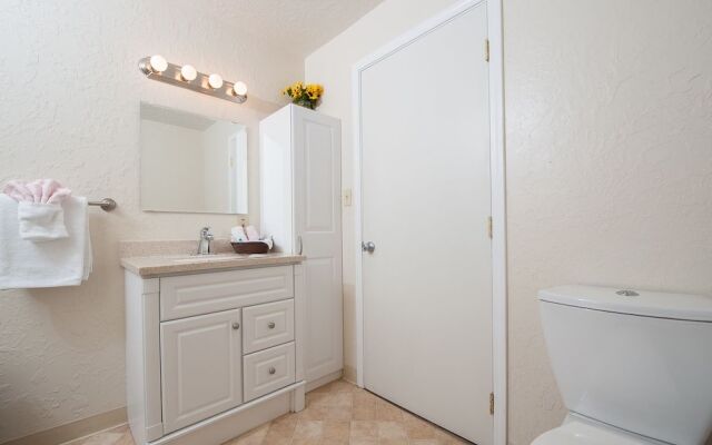 Lake Point Hideaway 3 Br home by RedAwning