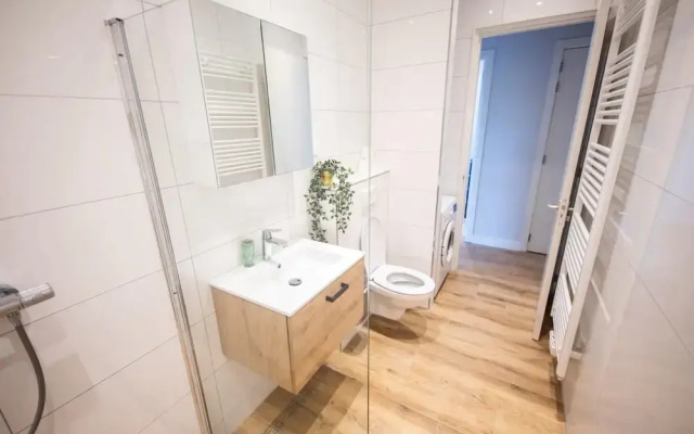 Spacious 2 Bedroom Serviced Apartments 71-77m2