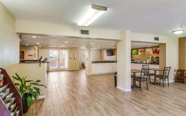 Suburban Studios Hotel Kingsland Near I-95