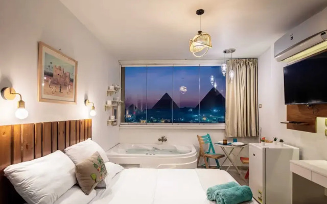 Jacuzzi Studio @ The Pyramids Free Airport Pickup