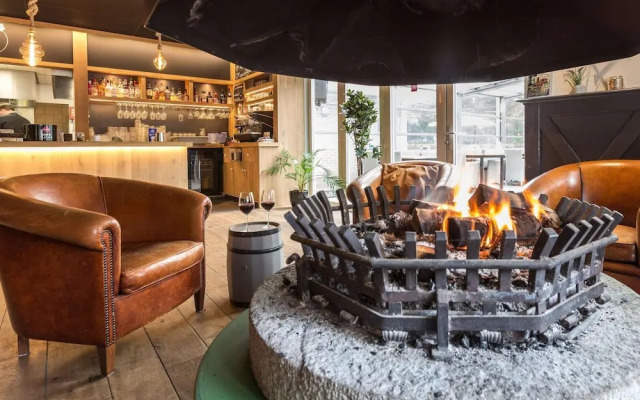 Beautiful House With Sandy Beach, Near Giethoorn