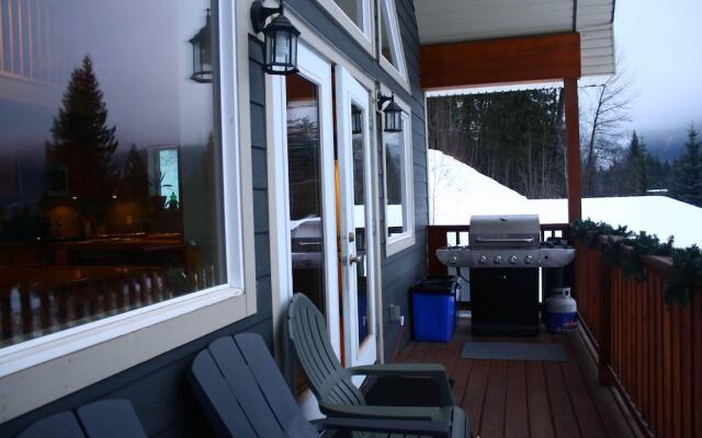 Stoke Cabin by Revelstoke Vacations