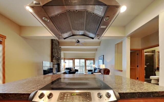 Spacious Snowbird Condo Unit Slopeside In Quiet Canyon Neighborhood